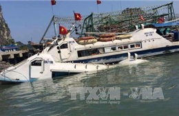 Đắm tàu chở công nhân khi đang neo đậu ở Vân Đồn, Quảng Ninh 